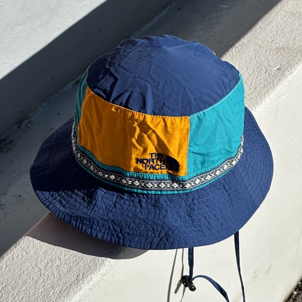 [L] 노스페이스 로고 컬러블럭 버킷햇 모자