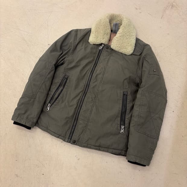 시리즈 카키 양털 봄버 자켓