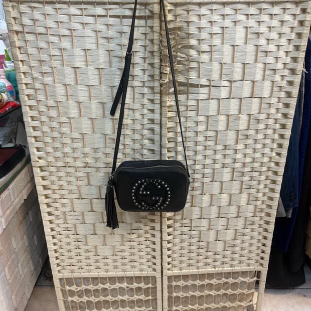 정품 구찌 스터디장식 소호 디스코백 팝니다