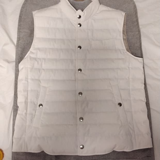 새상품 브루넬로 쿠치넬리  패딩조끼 L 