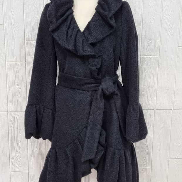 에포카(일본) 블랙 프릴 코트 ITL 40 (66)