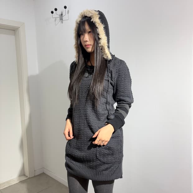 Olive des olive 차콜 퍼 후드 니트 원피스