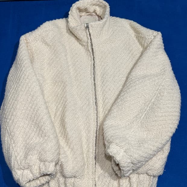 인사일런스 자카드 하이넥 푸퍼 점퍼