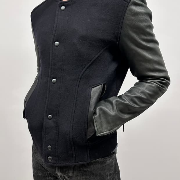 타임 옴므 레더 슬리브 바시티 자켓