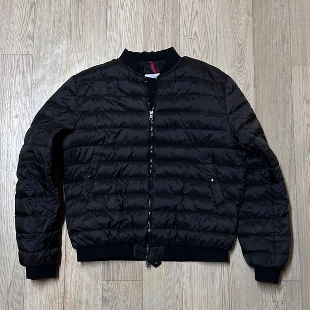 몽클레어 경량패딩 3사이즈 100