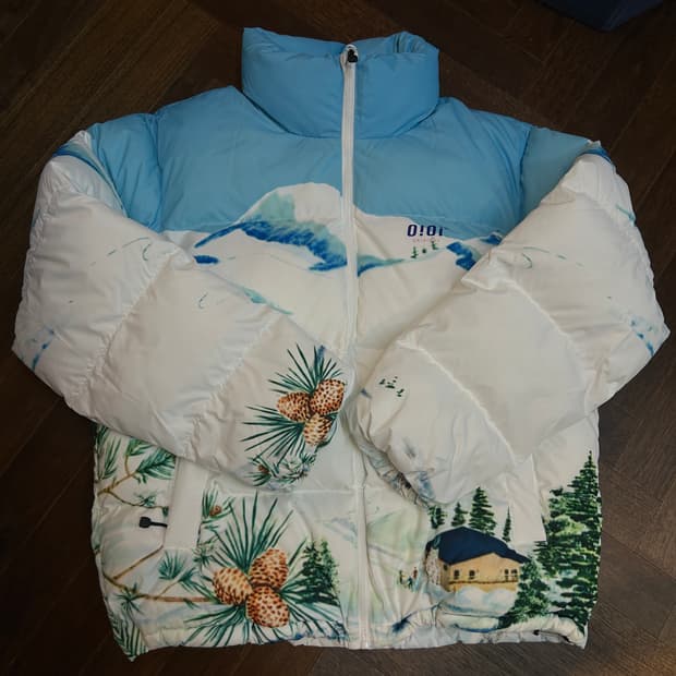 OIOI 오아이오아이 설산패딩 화이트 프린팅 숏패딩