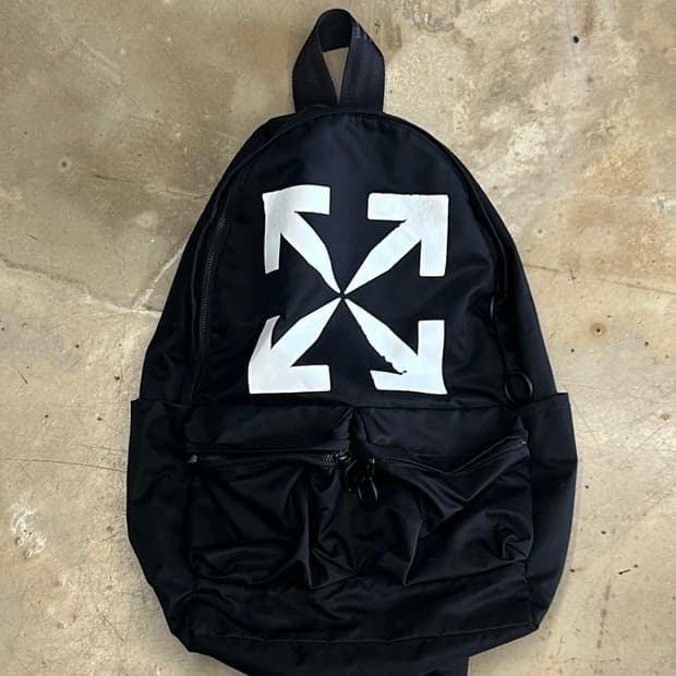 새상품 오프화이트 Black 백팩 