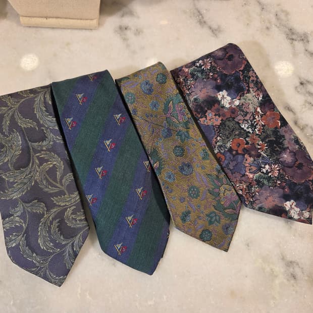 디올 지방시 입생로랑 리버티 넥타이