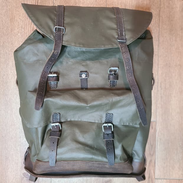 스위스군 고무 코팅 가죽 배낭