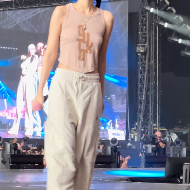 아웃엑소 백 오픈 탑