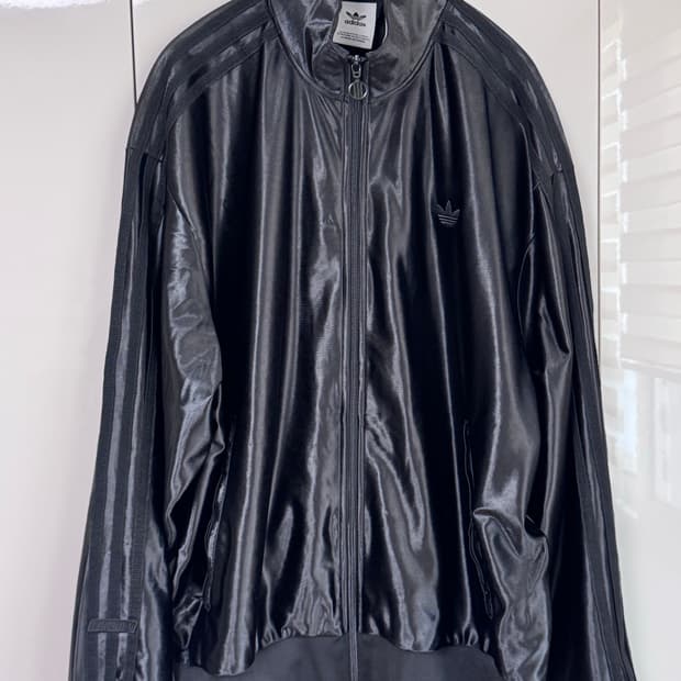 착샷 o) 아디다스 Q3 오버사이즈 트랙탑 블랙 져지 M