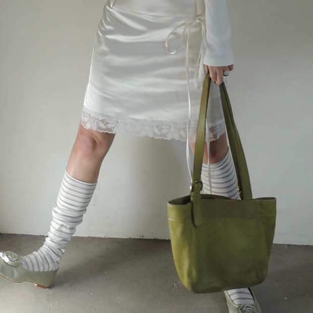 포트레이트서울 오키드 레이스 미디 새틴 스커트 s