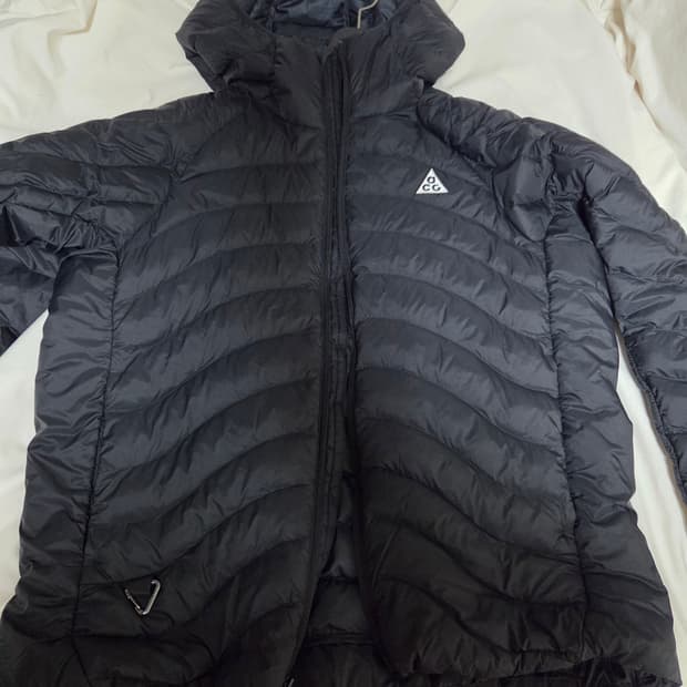 나이키 acg 라바플로우 써마핏 경량패딩 팝니다L사이즈