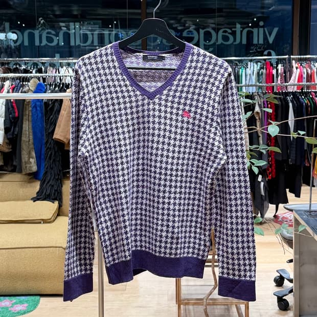 버버리 블랙라벨 퍼플 하운드투스 체크 울 브이넥 니트