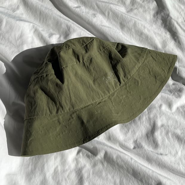 아크테릭스 신솔로 버킷햇 올리브 L-XL 