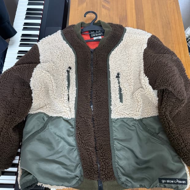 고슬로우카반 후드집업