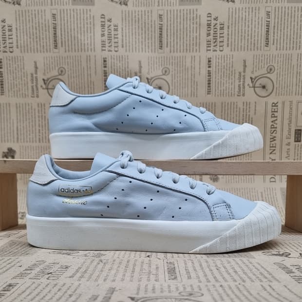 아디다스 에버린 여성스니커즈225