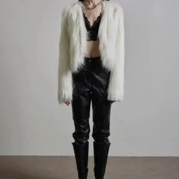 보헤미안서울 퍼자켓 화이트 (오도어 쓰리타임즈