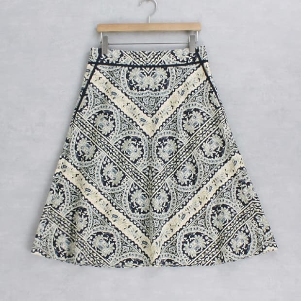 DKNY beads deco skirt _ 미사용품