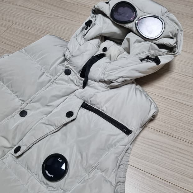 cp컴퍼니 렌즈고글 패딩조끼