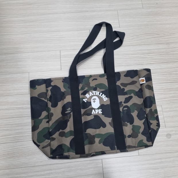 베이프 카모 토트백
