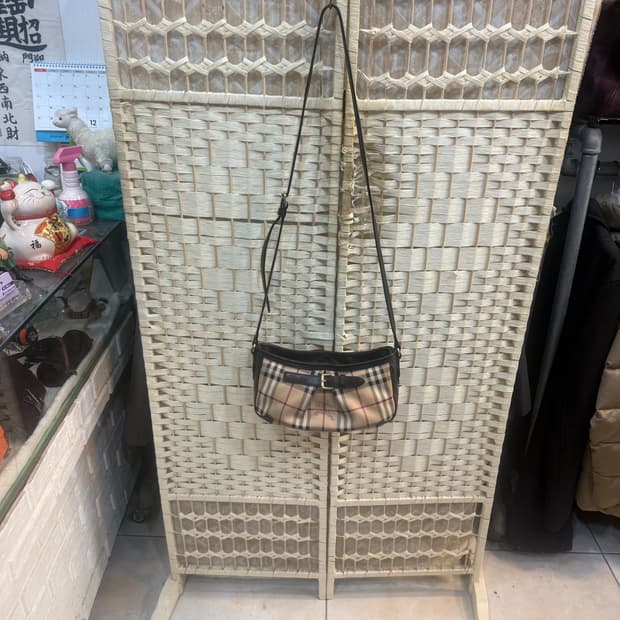 정품 버버리 노바체크 크로스백 팝니다