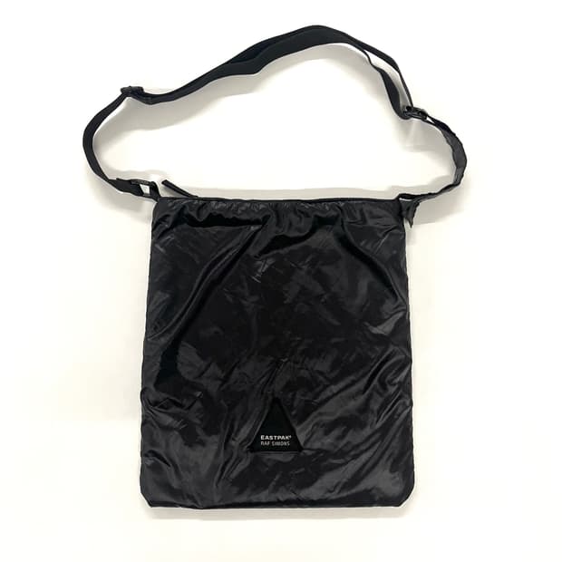 라프시몬스 이스트팩 2008 아카이브 패디드백