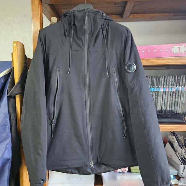 씨피 CP컴퍼니 블랙 패딩 자켓 105 팔아요