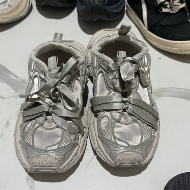발렌시아가 3XL 리본 스니커즈