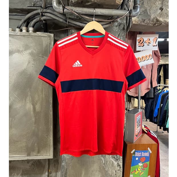 아디다스 브이넥 기능성 반팔티 레드 100 #csz3221