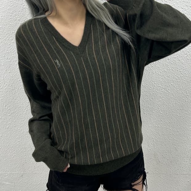 입생로랑 자수로고 카키 줄지 브이니트 100