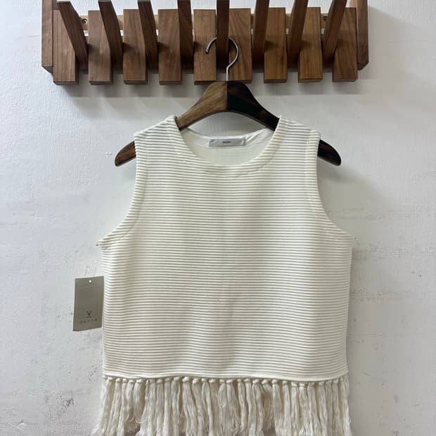 택있는 새상품 YSORA 프린지 니트 슬리브리스 탑