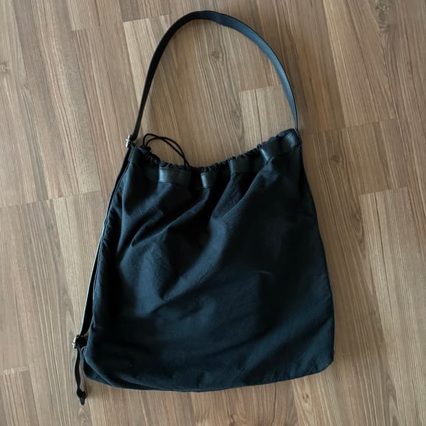 해칭룸 벨트백 블랙