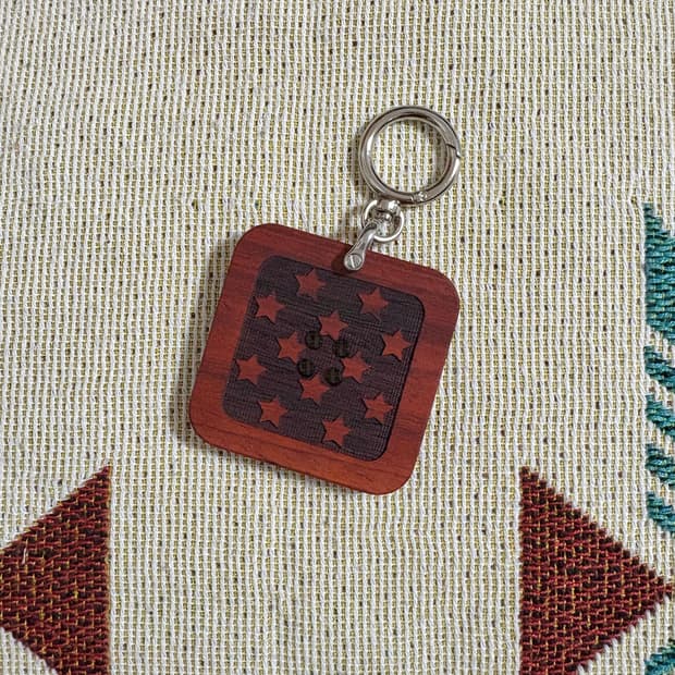 STAR BUTTON KEYRING