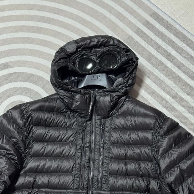 Cp컴퍼니 경량패딩 25FW