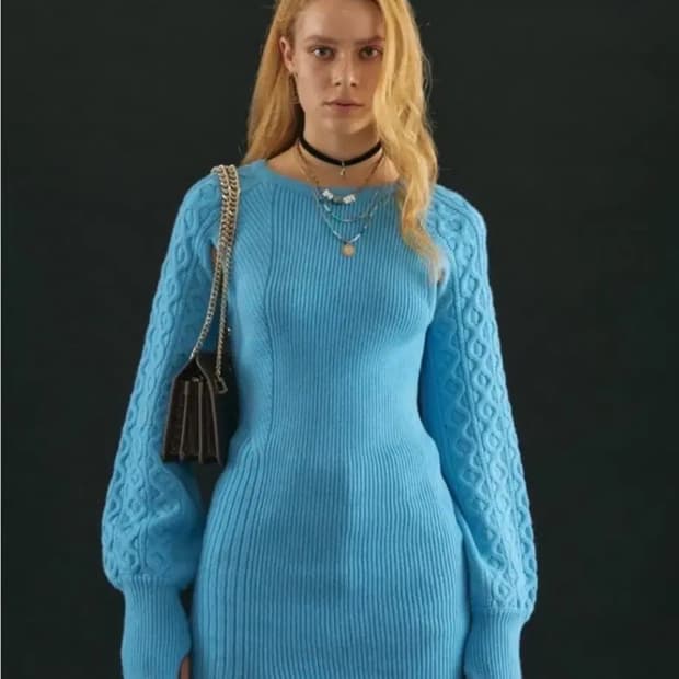 앤더슨벨 베티 컷아웃 니트 드레스