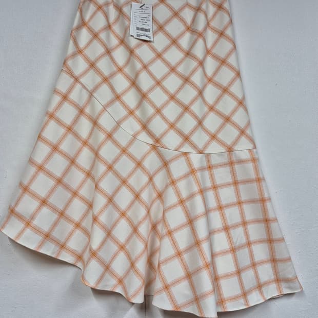 비키 택가 159000 언발 스커트