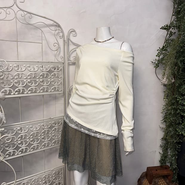 Ivory lace layered shirring 언발 오프숄더 티