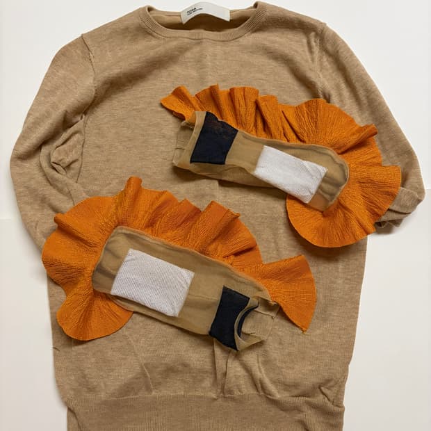 Toga 프릴 디테일 니트