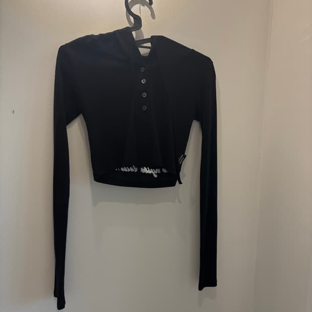 더 미스테리어스호텔 크롭후드티