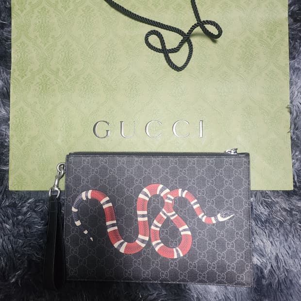 구찌스네이크클러치