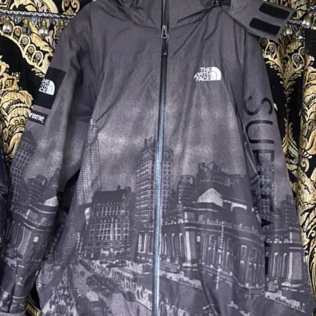 [한정판] 슈프림X노스페이스 2ND 뉴욕 밤버전 바람막이 자켓 L