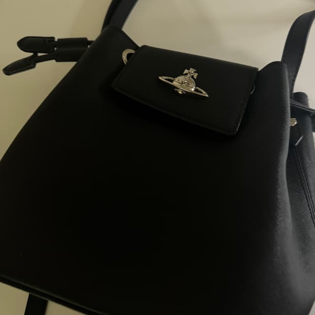 비비안웨스트우드 사피아노 버킷 크로스백 가방