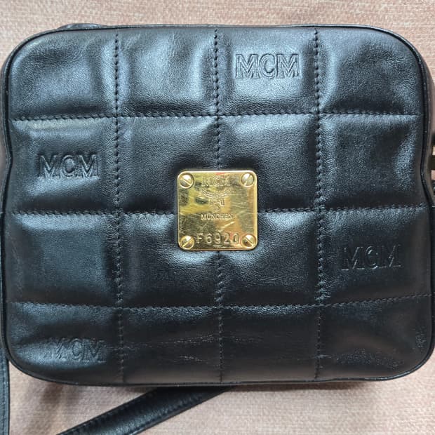 MCM 블랙 퀼팅 크로스백 가방