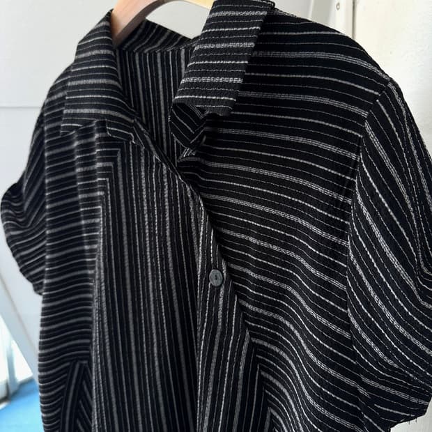 Light poly design stripe long top