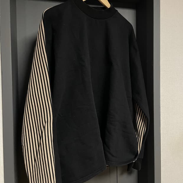 오메르타 반반 줄무늬 맨투맨 티셔츠(100-105 오버핏)