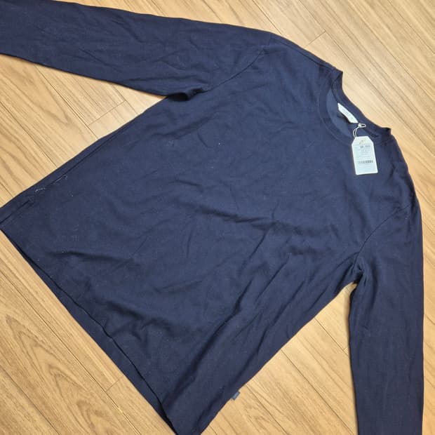 OLZEN 남성 긴팔 티셔츠 완전 새상품입니다. 택 달린 그대로 보관하고