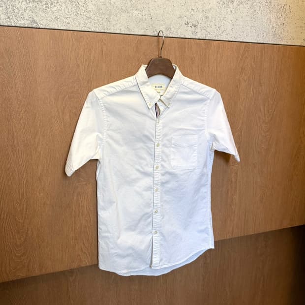 빔즈 코튼 반팔 셔츠 사이드 싱글 포켓 무지 디테일 슬림핏 화이트