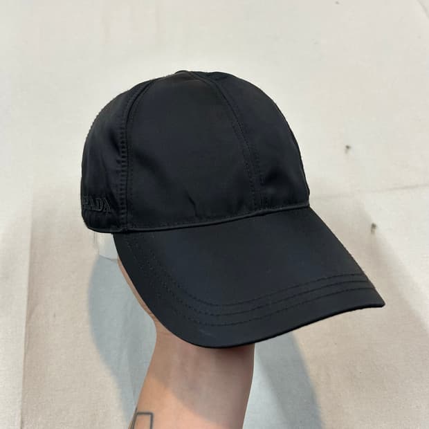 S) 프라다 포코노 나일론 볼캡 (사이드 자수 로고)