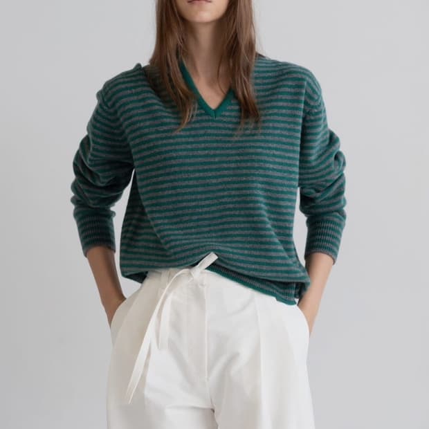 문달 (MOONDAL) 스트라이프 리스카 니트 판매합니다